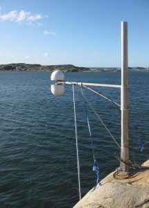 When satellites pass over the sky, the GNSS tide gauge uses signals direct from the satellite and signals reflected off the sea surface to measure the sea level. Photo: Johan Löfgren