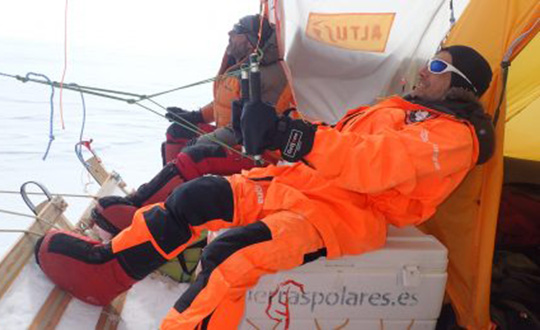 Kite-blown Antarctic explorers make most southerly Galileo positioning fix