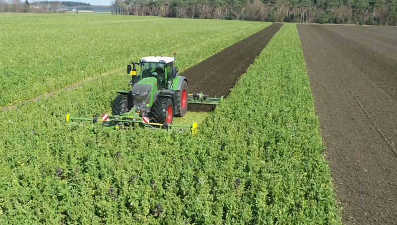 Hexagon | Novatel keeps rows straight despite the weather