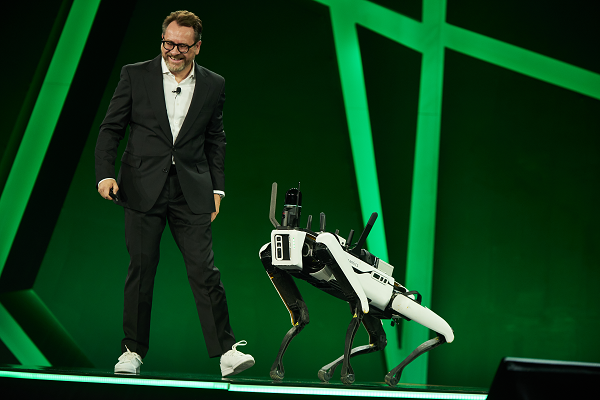HxGN LIVE Global: Summit keynotes and Formula 1 cars