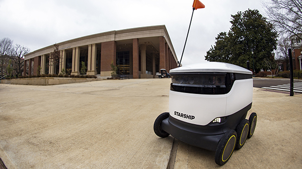 Ole Miss students get meals delivered by robots
