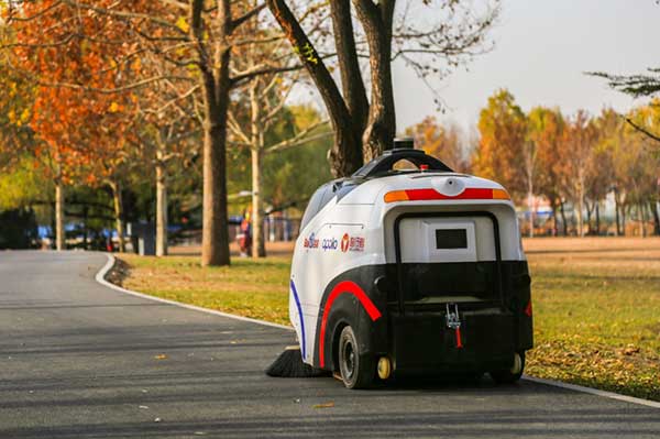 Autonomous street sweeper relies on Unicore precision